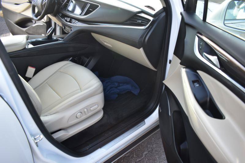 Used 2020 Buick Enclave Essence w/ Sound and Sites Package AWD/4WD image 12