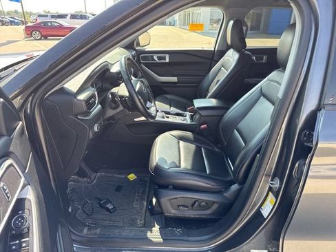 Used 2020 Ford Explorer XLT w/ Equipment Group 202A AWD/4WD image 22
