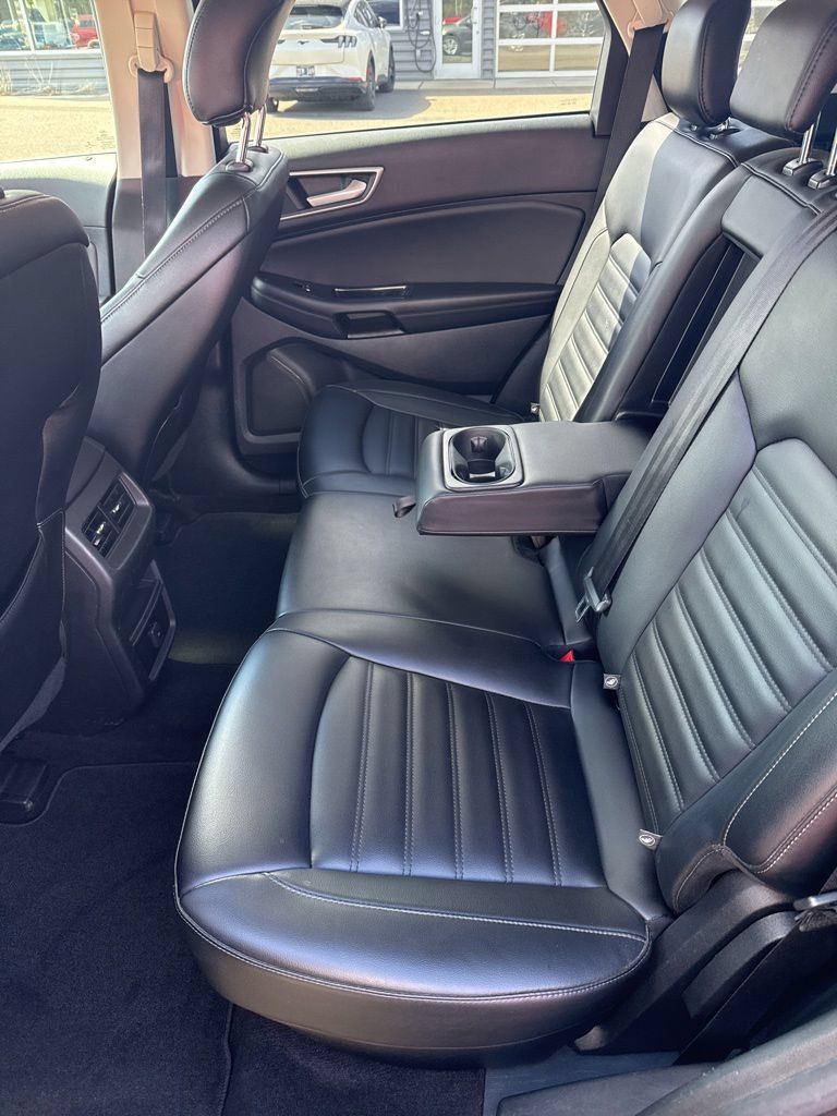 Used 2019 Ford Edge SEL w/ Cold Weather Package AWD/4WD image 8