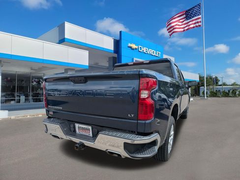 Used 2022 Chevrolet Silverado 1500 LT AWD/4WD image 3