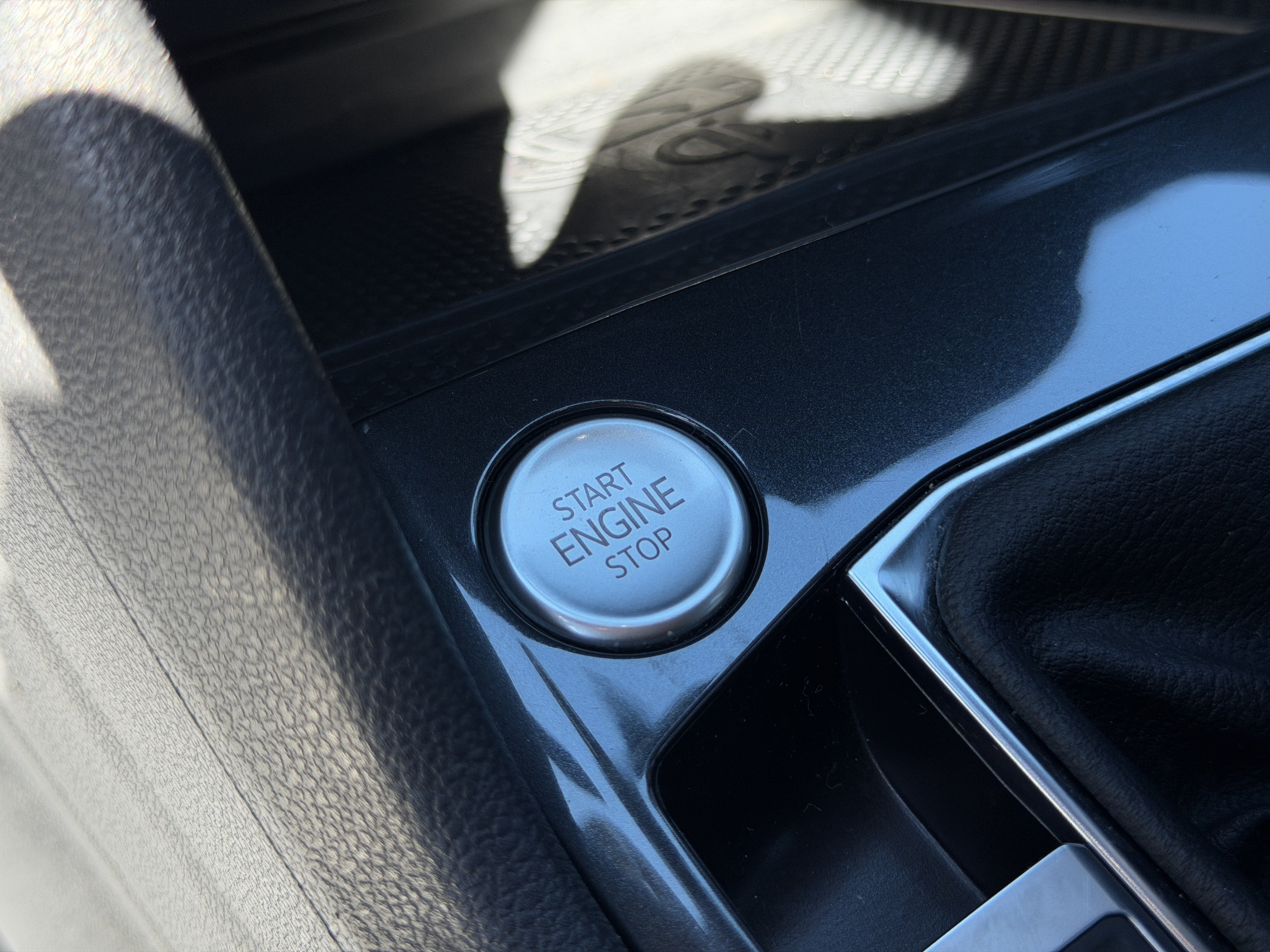 Certified 2023 Volkswagen Tiguan SE R-Line FWD image 26