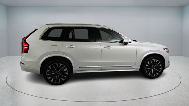 Used 2026 Volvo XC90 B6 Plus w/ Protection Package Premier AWD/4WD image 3