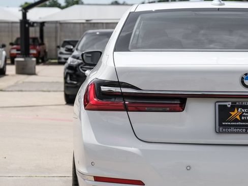 Used 2020 BMW 740i w/ Premium Package RWD image 63