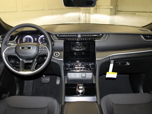 New 2026 Jeep Grand Cherokee Laredo X AWD/4WD image 9