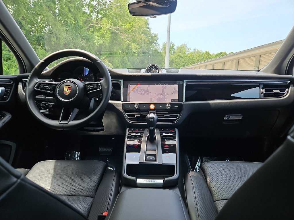 Certified 2026 Porsche Macan AWD/4WD image 11