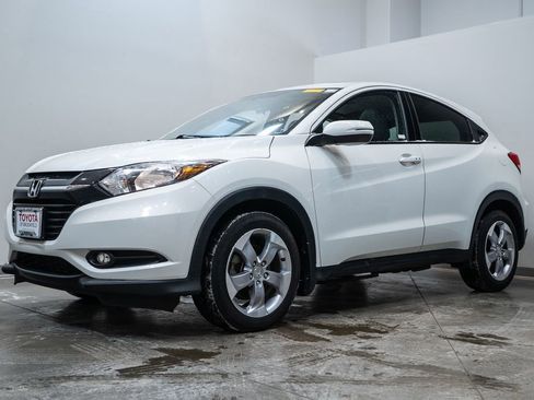 Used 2017 Honda HR-V EX image 3