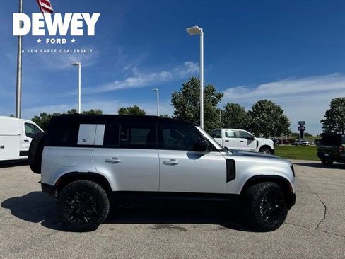 Used 2024 Land Rover Defender 110 X-Dynamic SE AWD/4WD image 9