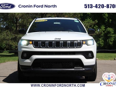 Used 2024 Jeep Compass Latitude AWD/4WD image 2