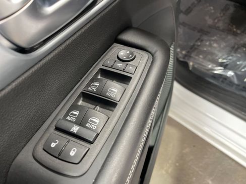Used 2026 Chrysler Pacifica Limited FWD image 21