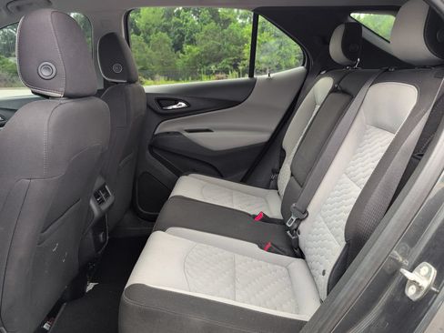 Used 2018 Chevrolet Equinox LS FWD image 17