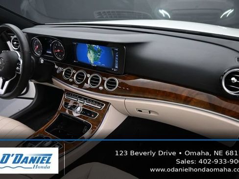 Used 2019 Mercedes-Benz E 300 4MATIC image 40