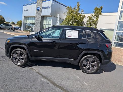 Used 2022 Jeep Compass Latitude w/ Sun and Sound Group image 8