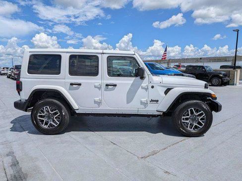 Certified 2025 Jeep Wrangler Unlimited Sahara AWD/4WD image 3