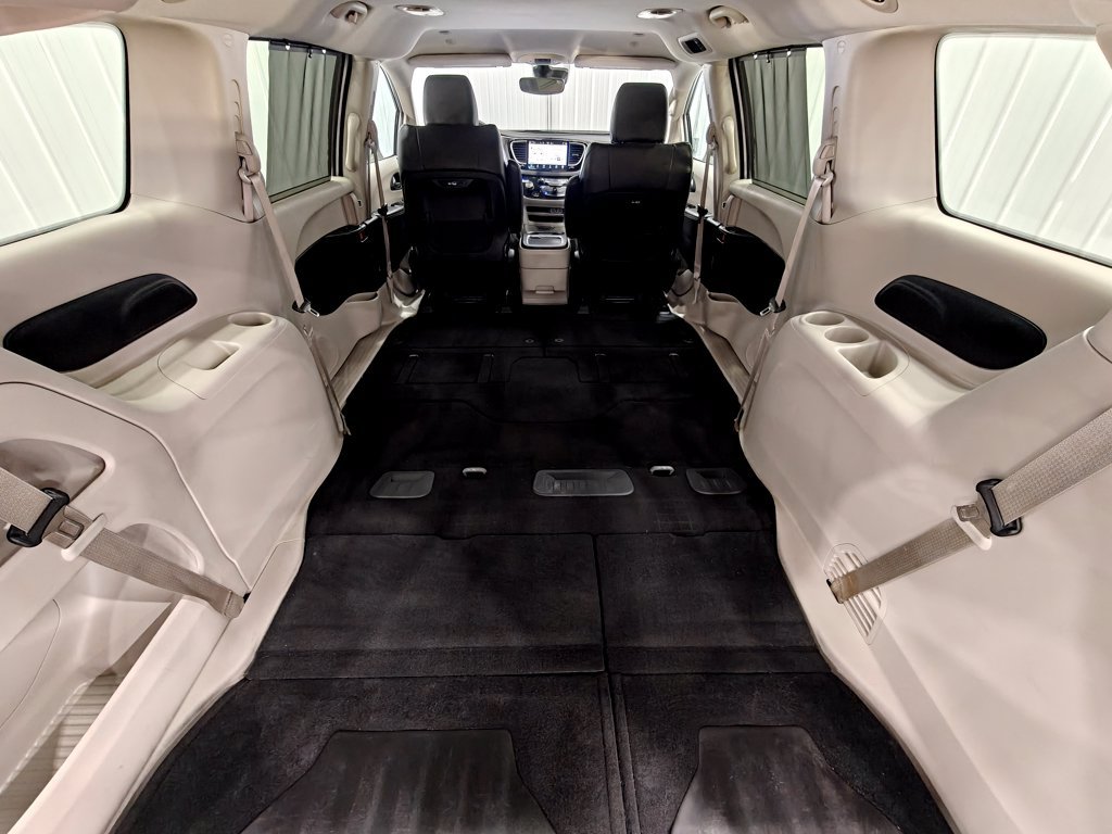 Used 2024 Chrysler Pacifica Touring-L FWD image 33