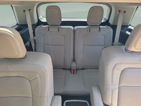 Used 2022 Lincoln Aviator Reserve w/ Equipment Group 201A RWD image 16