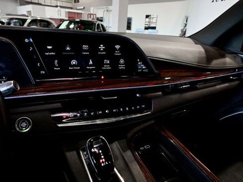 Used 2023 Cadillac Escalade ESV Premium Luxury image 35