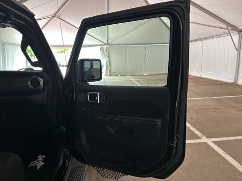 Used 2020 Jeep Wrangler Unlimited Sahara AWD/4WD image 19