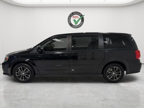 Used 2015 Dodge Grand Caravan SXT FWD image 2