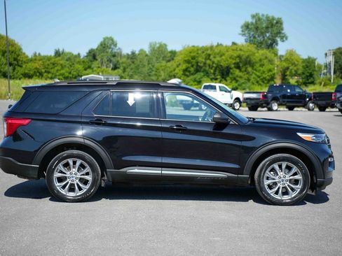 Used 2024 Ford Explorer XLT w/ Equipment Group 202A AWD/4WD image 4
