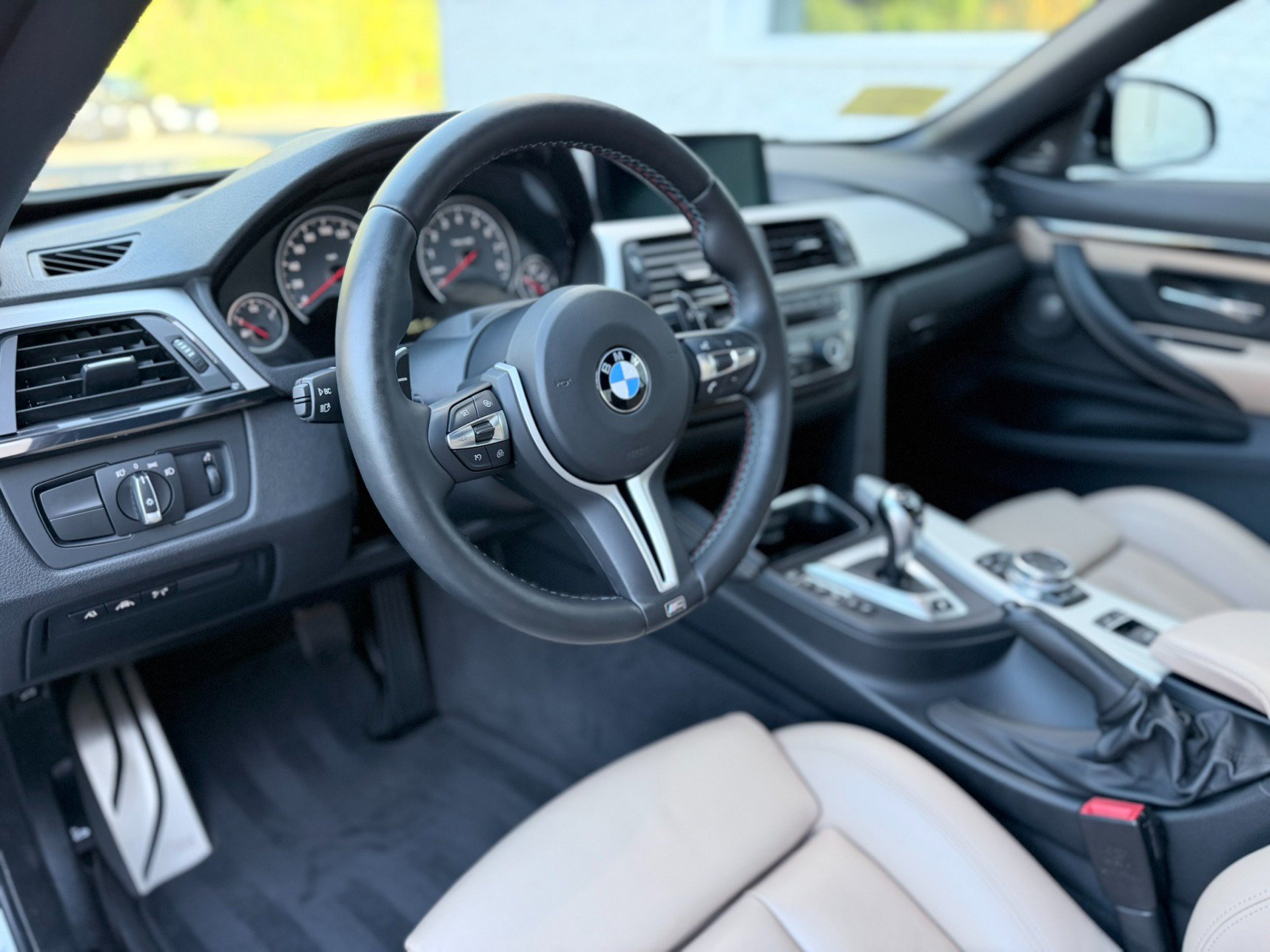 Used 2015 BMW M4 Convertible RWD image 24