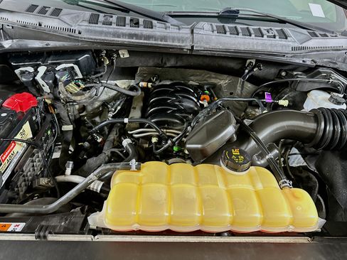 Used 2018 Ford F150 XLT w/ Equipment Group 302A Luxury AWD/4WD image 32