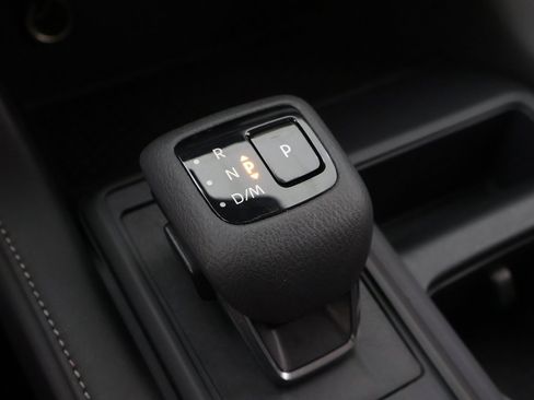 Used 2024 Nissan Pathfinder S image 47