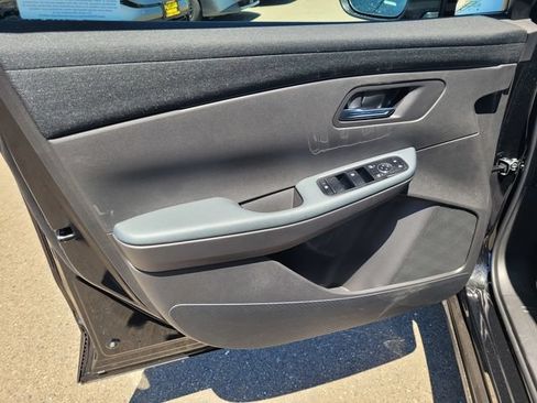 New 2026 Nissan Leaf FWD image 8