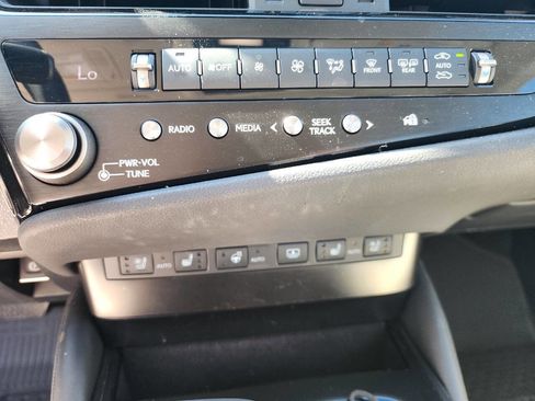 Used 2024 Lexus ES 300h Ultra Luxury w/ Accessory Package (Z2) FWD image 34