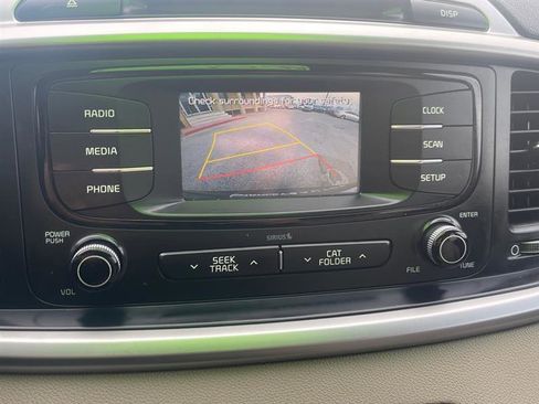 Used 2017 Kia Sorento AWD image 21