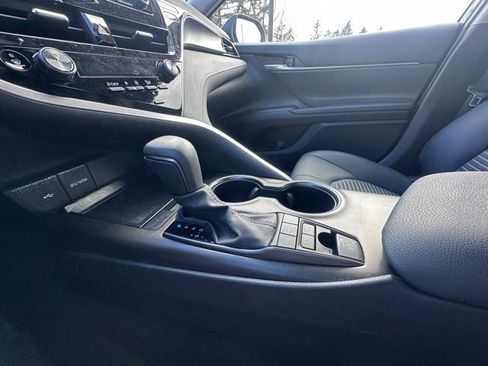 Used 2024 Toyota Camry SE image 15