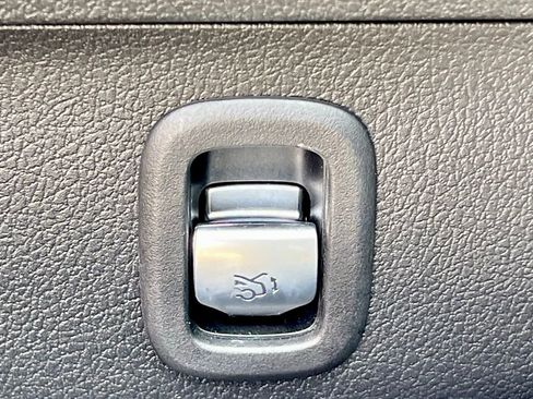 Certified 2023 Mercedes-Benz C 300 4MATIC Sedan image 27