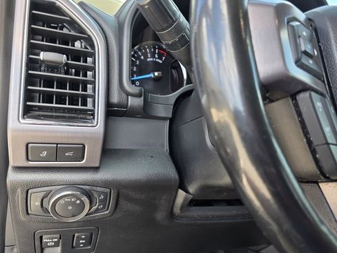 Used 2019 Ford Expedition Platinum image 19