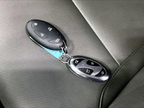 Certified 2025 Hyundai Santa Cruz Limited AWD/4WD image 10