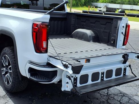 Used 2025 GMC Sierra 1500 AT4 w/ AT4 Premium Package AWD/4WD image 32