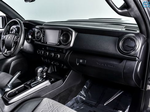 Used 2022 Toyota Tacoma TRD Sport image 23