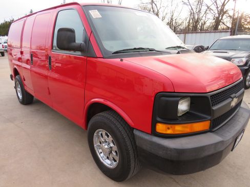 Used 2009 Chevrolet Express 2500 image 3