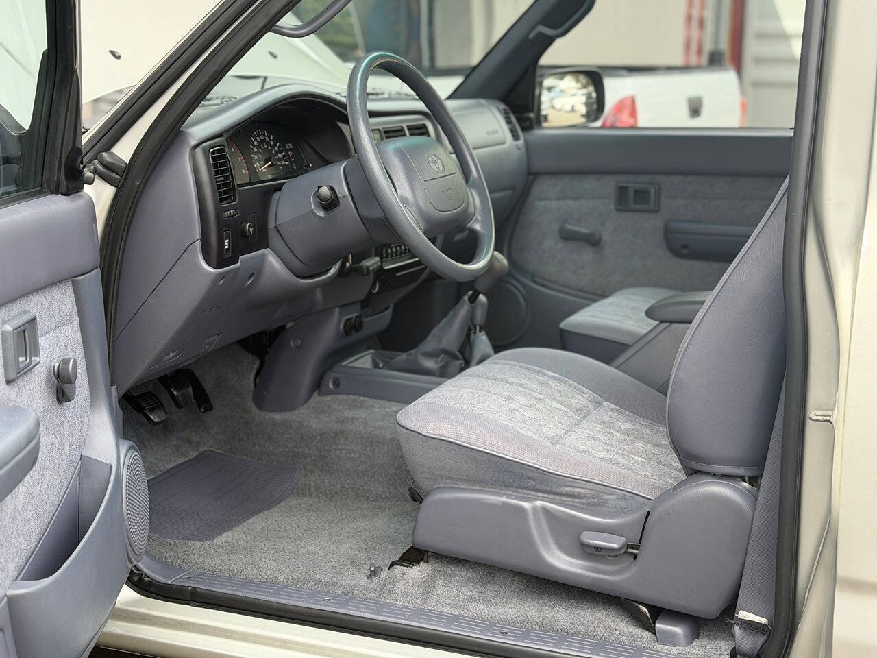 Used 2000 Toyota Tacoma 4x4 Regular Cab image 27