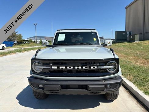 Used 2023 Ford Bronco Outer Banks AWD/4WD image 2