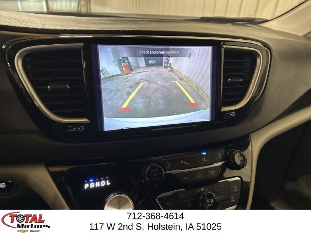 Used 2024 Chrysler Pacifica Touring-L FWD image 14