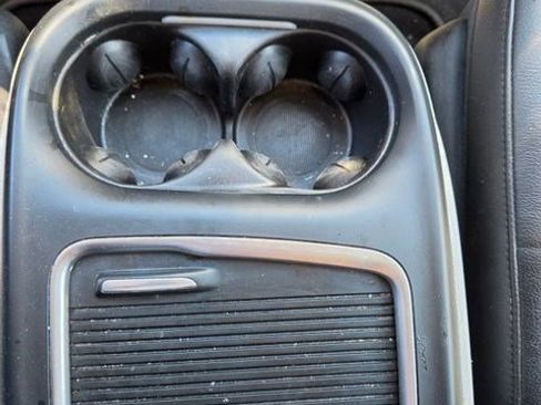 Used 2017 Chrysler Pacifica Touring-L Plus FWD image 9