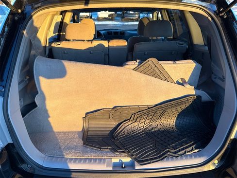 Used 2012 Toyota Highlander FWD image 16