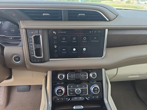 Used 2022 GMC Yukon Denali w/ Denali Premium Package AWD/4WD image 21