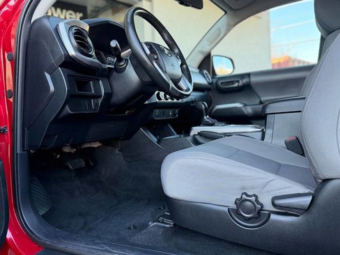 Used 2016 Toyota Tacoma TRD Sport image 6