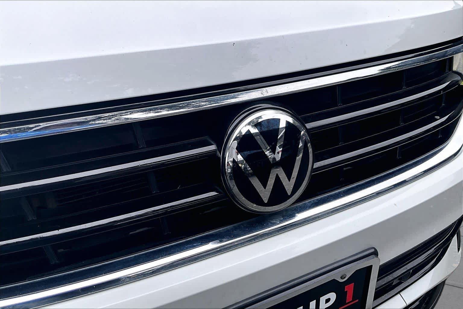 Used 2022 Volkswagen Tiguan SE R-Line FWD image 32