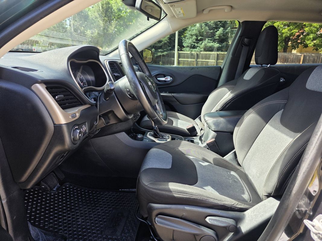 Used 2014 Jeep Cherokee Latitude w/ Cold Weather Group AWD/4WD image 15