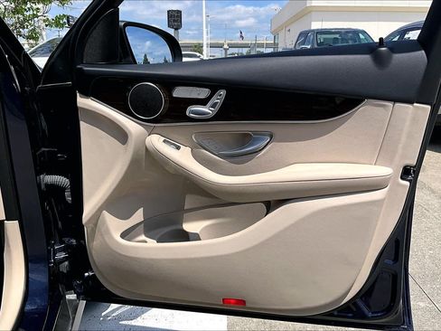 Used 2022 Mercedes-Benz GLC 300 image 38