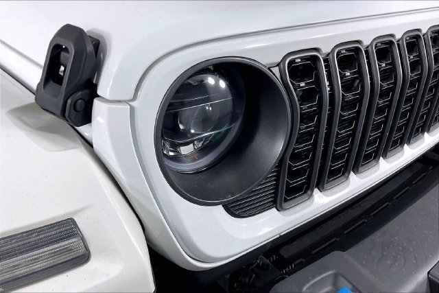 Used 2024 Jeep Wrangler Unlimited w/ LED Headlamp & Fog Lamp Group AWD/4WD image 29