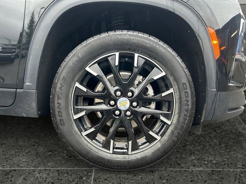 Used 2025 Chevrolet Traverse LT w/ Sun and Wheel Package image 9