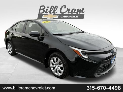 Used 2024 Toyota Corolla LE AWD/4WD image 1