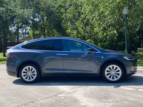 Used 2020 Tesla Model X Long Range AWD/4WD image 7